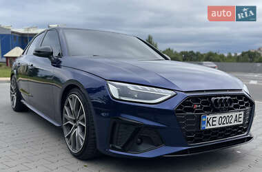 Седан Audi S4 2019 в Буче