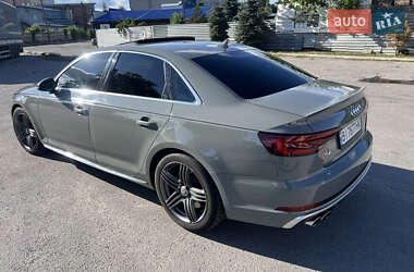 Седан Audi S4 2018 в 