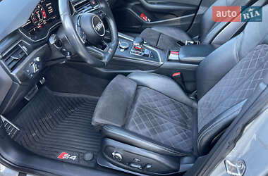 Седан Audi S4 2018 в 