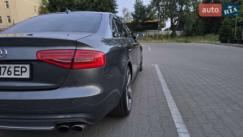 Седан Audi S4 2014 в Чернігові