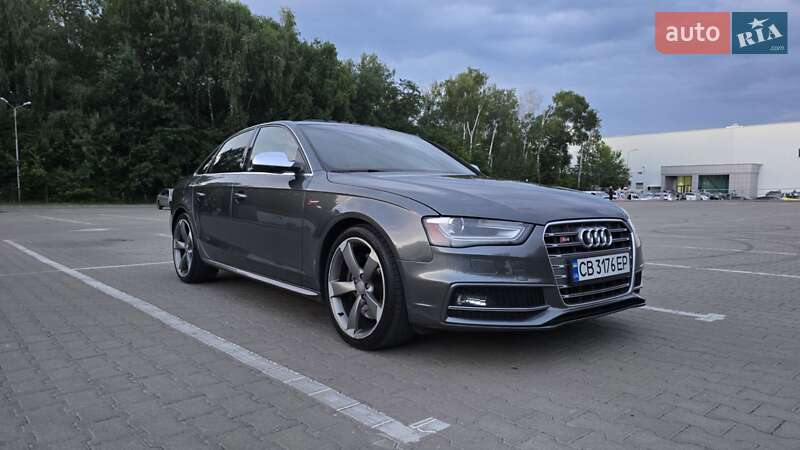 Седан Audi S4 2014 в Чернігові