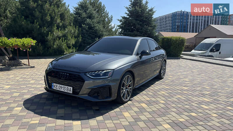 Седан Audi S4 2022 в 