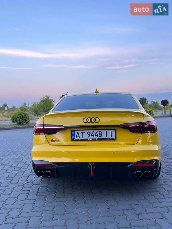 Седан Audi S4 2020 в Коломые