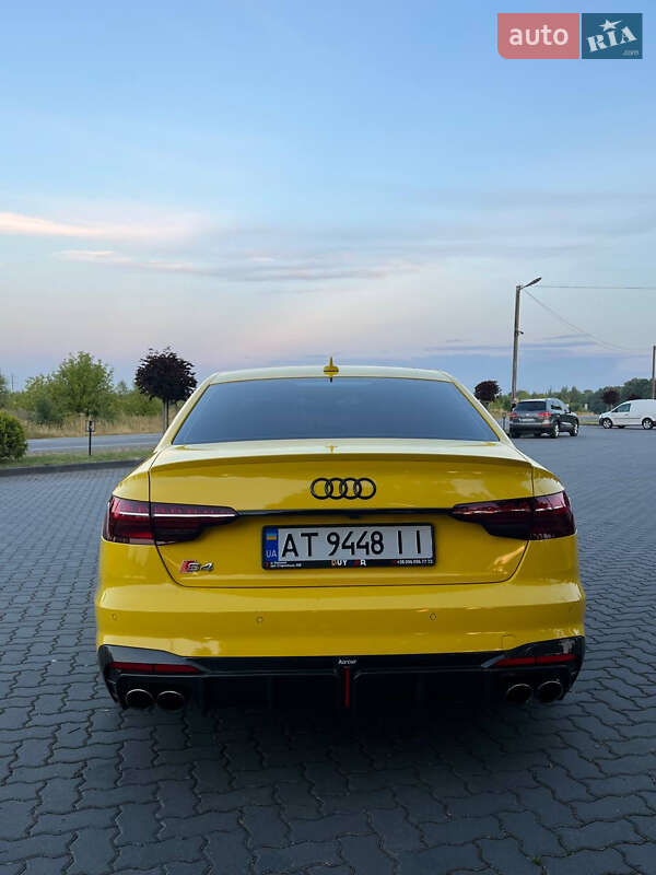 Седан Audi S4 2020 в Коломые