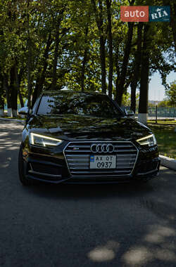 Седан Audi S4 2018 в 