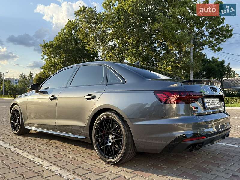 Седан Audi S4 2023 в Одесі
