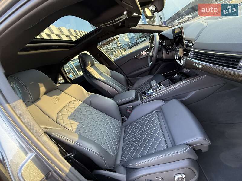 Седан Audi S4 2023 в Одесі