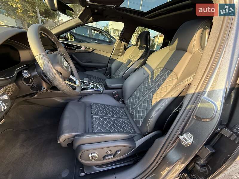 Седан Audi S4 2023 в Одесі