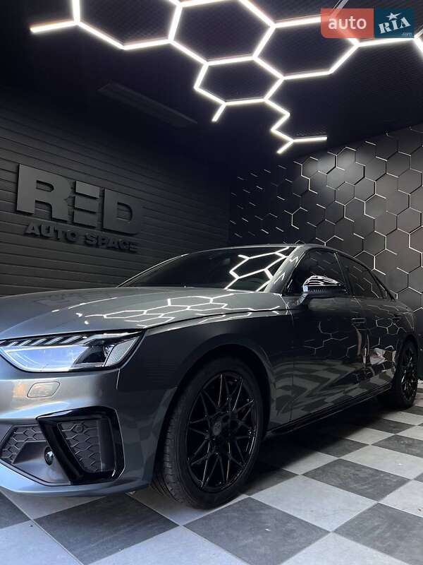 Седан Audi S4 2023 в Одесі