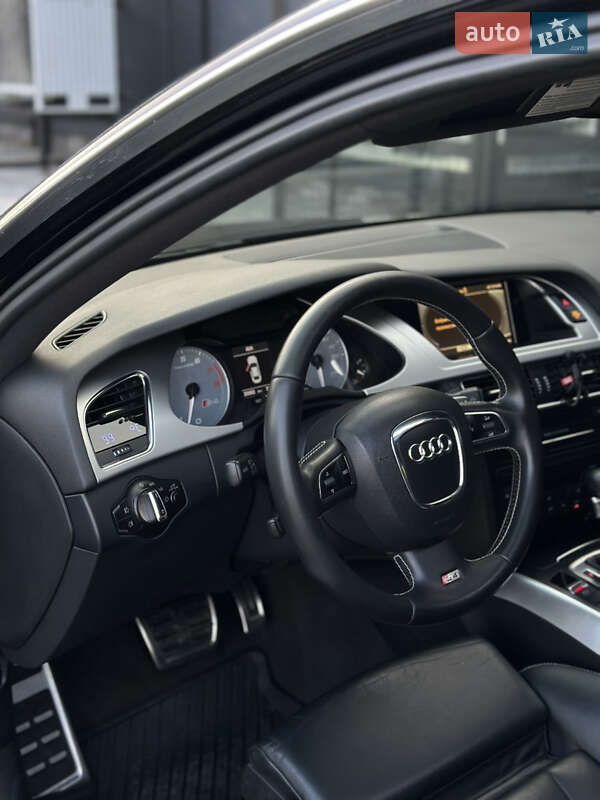 Седан Audi S4 2010 в Хмельницком