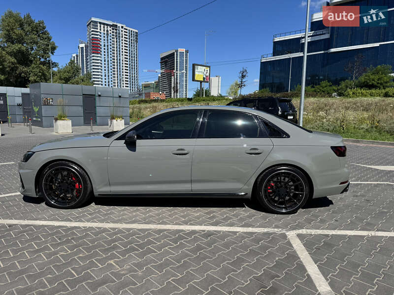 Седан Audi S4 2018 в Киеве