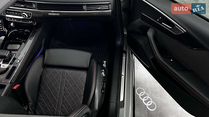 Седан Audi S4 2018 в Киеве