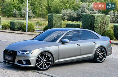 Седан Audi S4 2018 в 