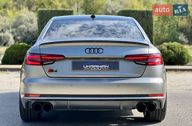 Седан Audi S4 2018 в 