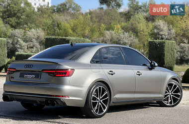 Седан Audi S4 2018 в 