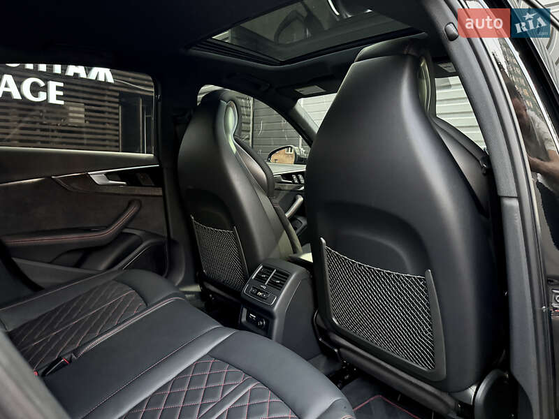 Седан Audi S4 2022 в Киеве