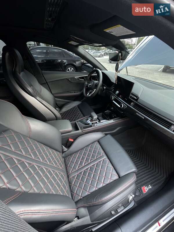 Седан Audi S4 2022 в Киеве