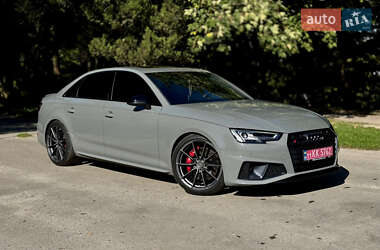 Седан Audi S4 2019 в 