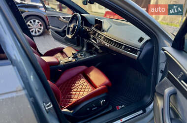 Седан Audi S4 2019 в 