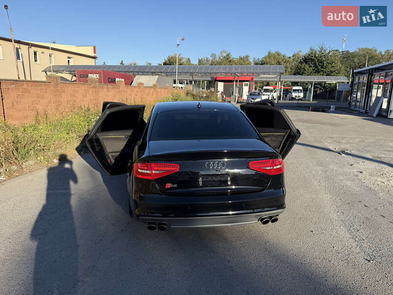 Седан Audi S4 2013 в Ровно