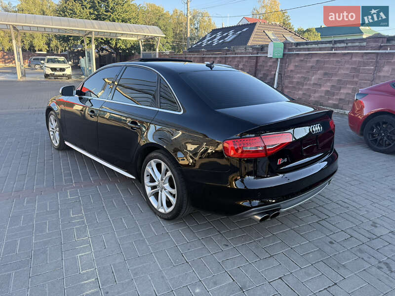 Седан Audi S4 2013 в Ровно