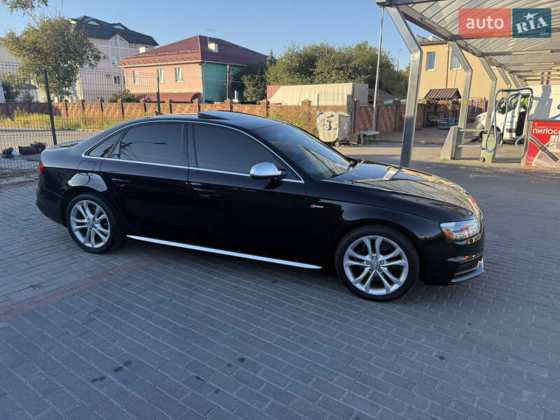 Седан Audi S4 2013 в Ровно