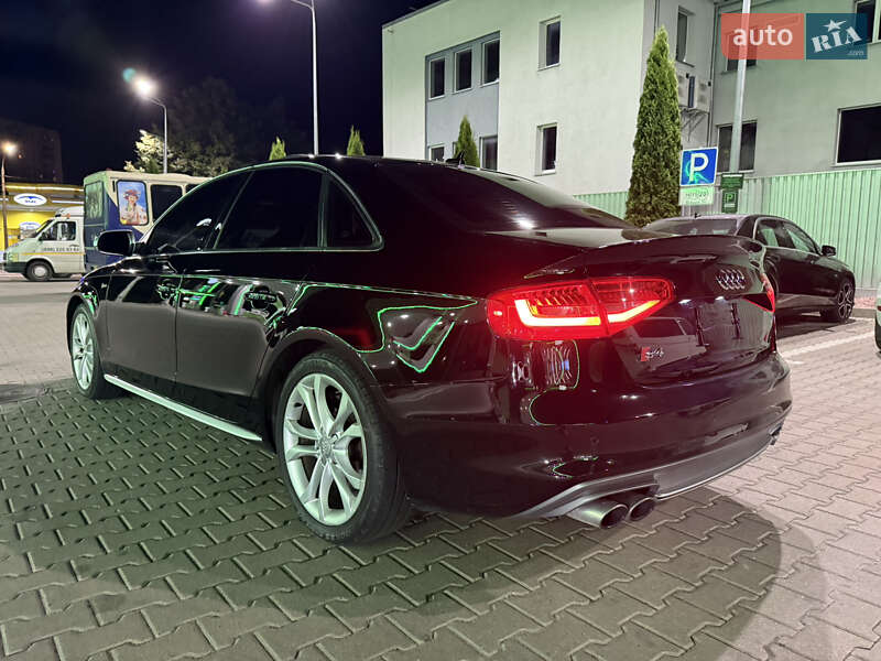 Седан Audi S4 2013 в Ровно