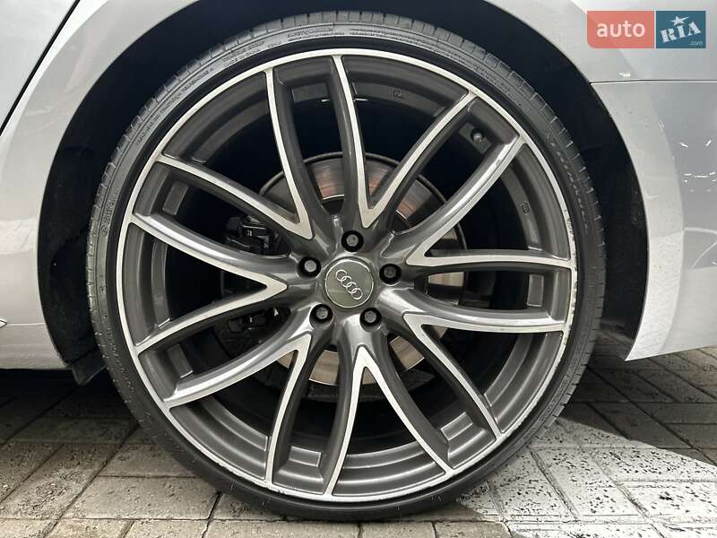 Седан Audi S4 2018 в Киеве