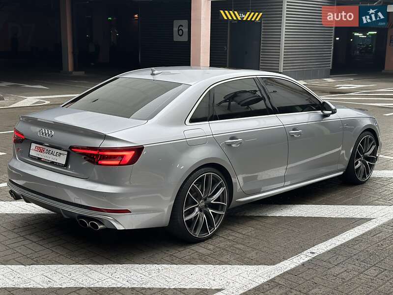 Седан Audi S4 2018 в Киеве