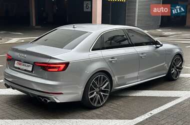 Седан Audi S4 2018 в 