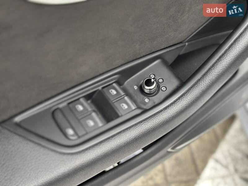 Седан Audi S4 2018 в Киеве