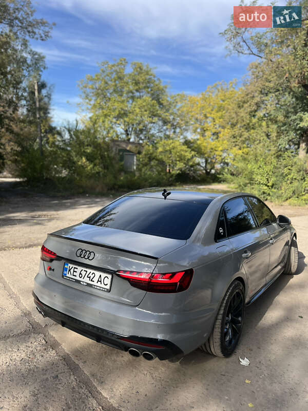 Седан Audi S4 2018 в Кривом Роге
