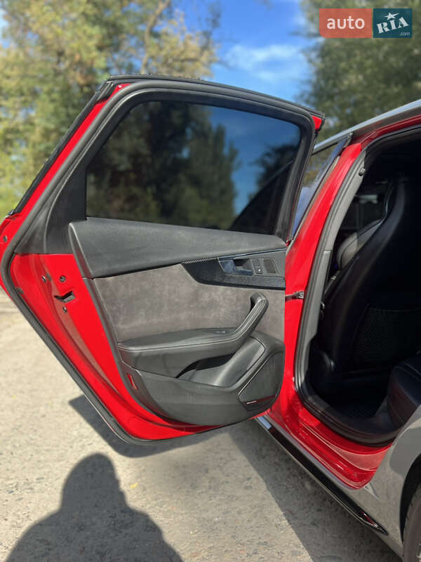Седан Audi S4 2018 в Кривом Роге