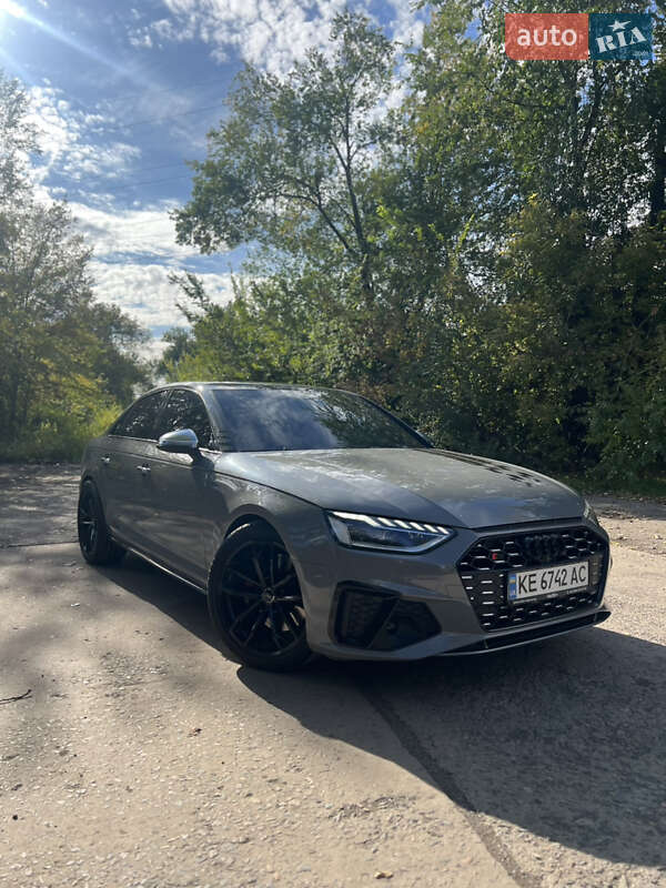 Седан Audi S4 2018 в Кривом Роге