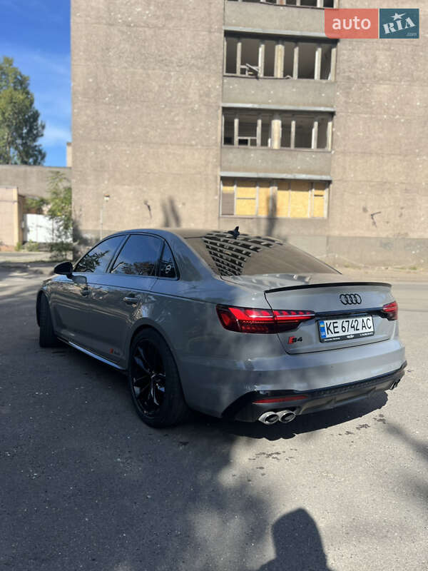 Седан Audi S4 2018 в Кривом Роге