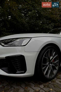 Седан Audi S4 2022 в 