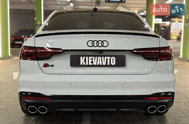 Седан Audi S4 2022 в 