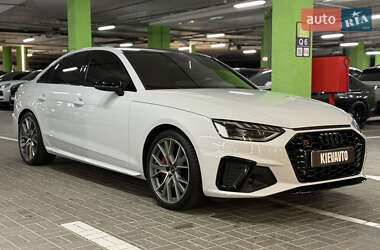 Седан Audi S4 2022 в 