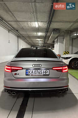 Седан Audi S4 2019 в 