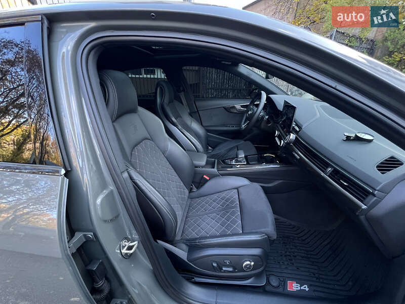 Седан Audi S4 2022 в Харькове