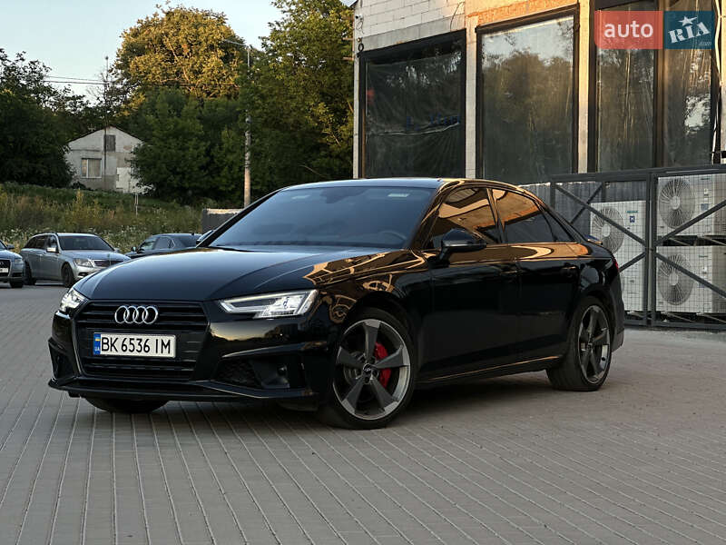 Седан Audi S4 2018 в Ровно