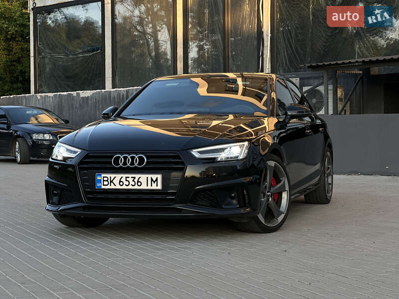 Седан Audi S4 2018 в Ровно