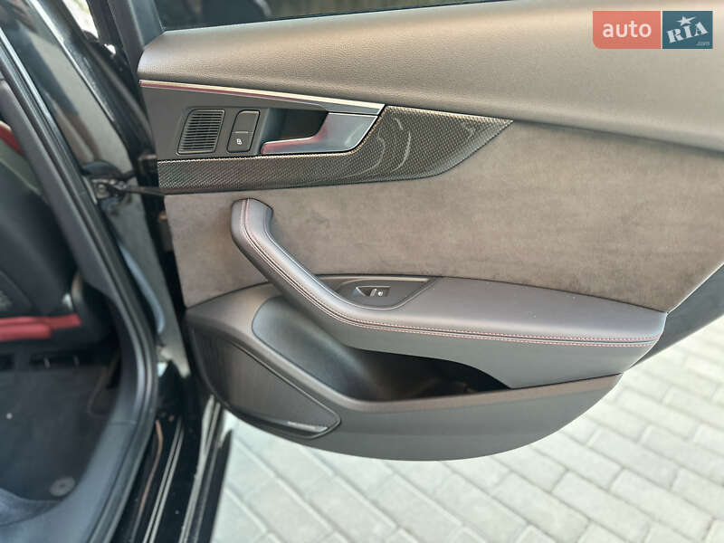Седан Audi S4 2018 в Ровно