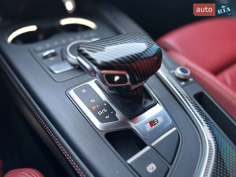 Седан Audi S4 2018 в Ровно