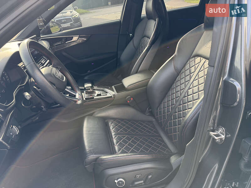 Седан Audi S4 2023 в Киеве