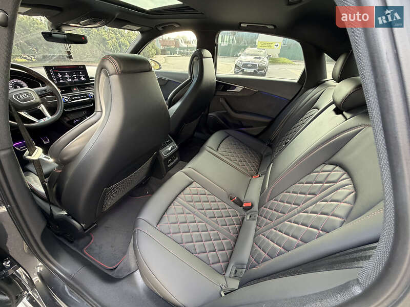Седан Audi S4 2023 в Киеве
