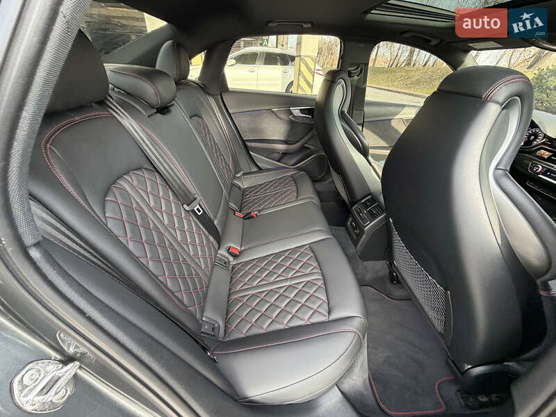 Седан Audi S4 2023 в Киеве