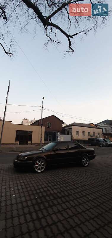 Седан Audi S4 1992 в Киеве