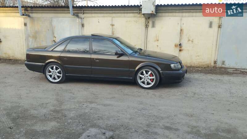 Седан Audi S4 1992 в Киеве