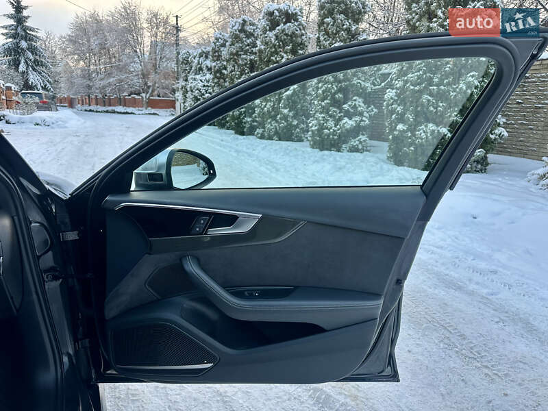 Седан Audi S4 2019 в Киеве